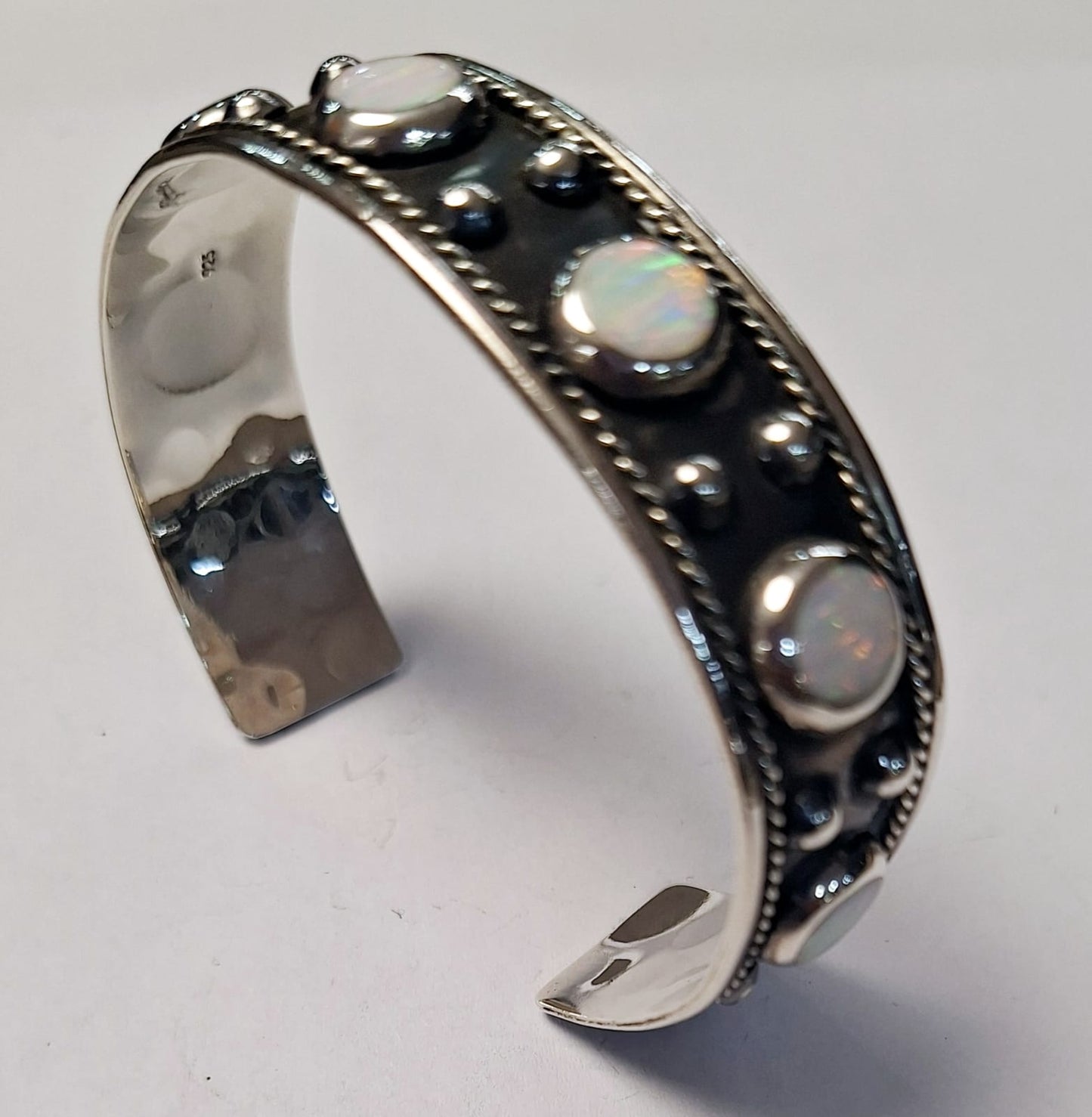 Brazalete con Opalo en Plata Ley 925, vista frontal