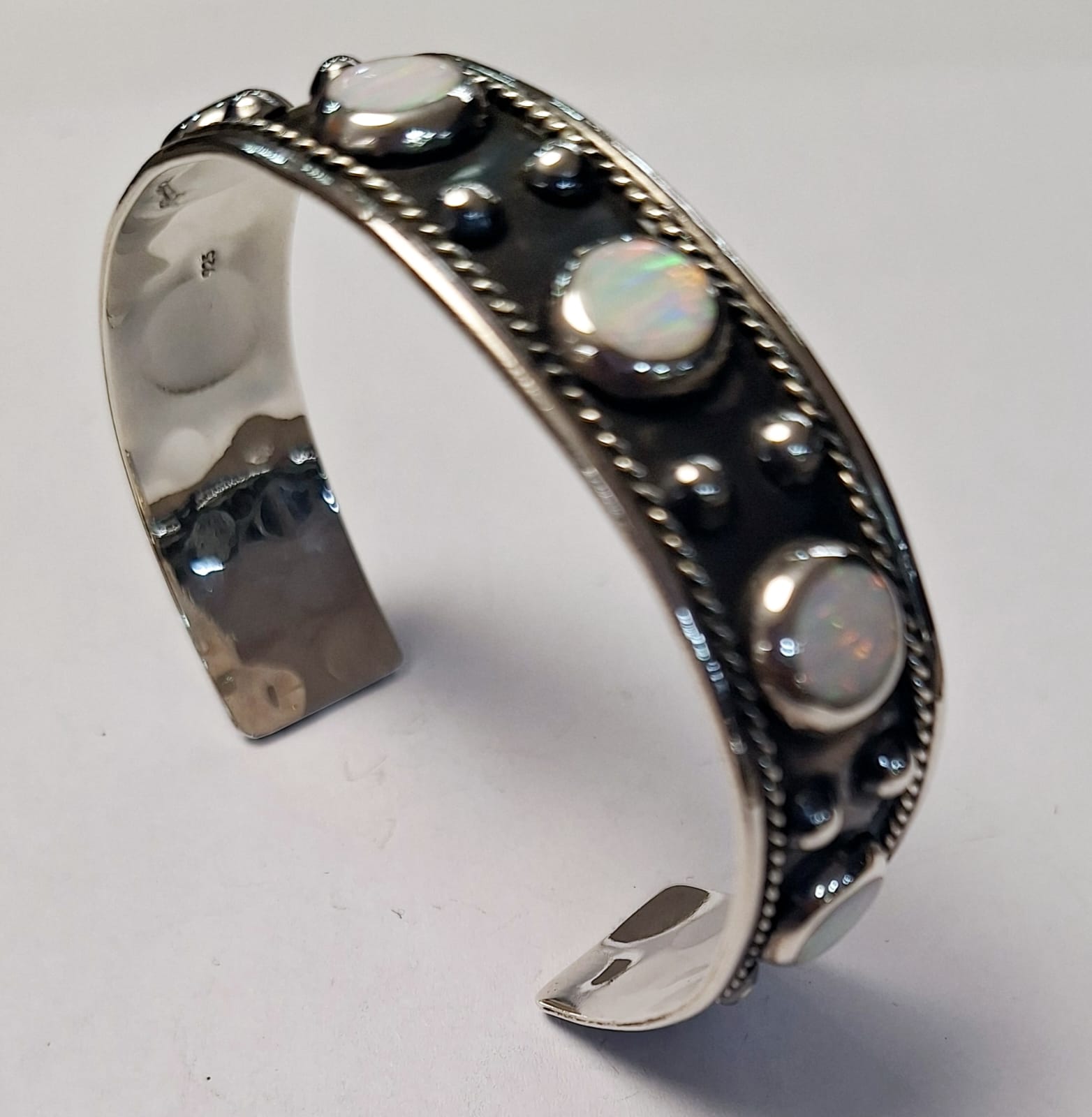 Brazalete con Opalo en Plata Ley 925, vista frontal