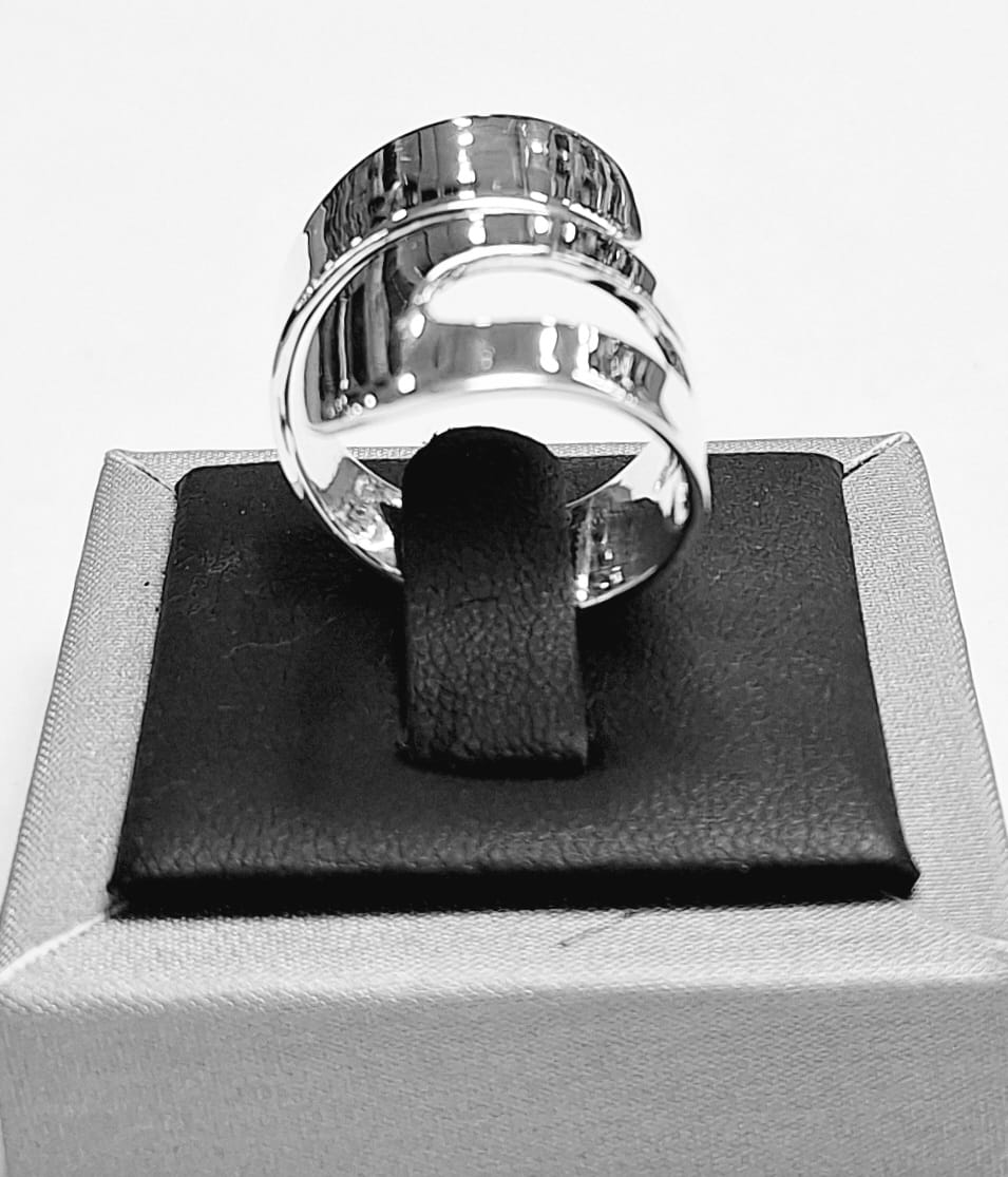 Sello de ley en el interior del anillo en plata ley 925
