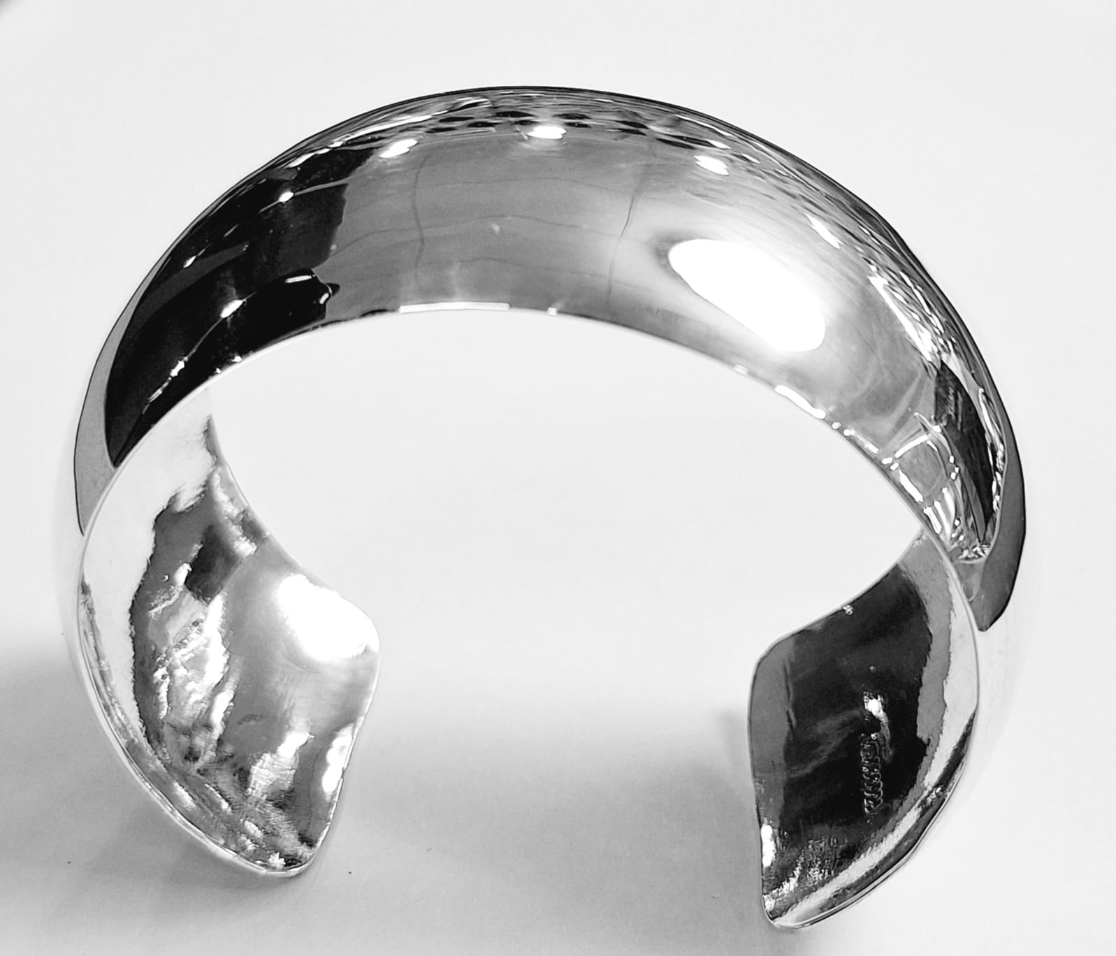 Brazalete en Plata Ley 925, sello de autenticidad Plata Ley .925