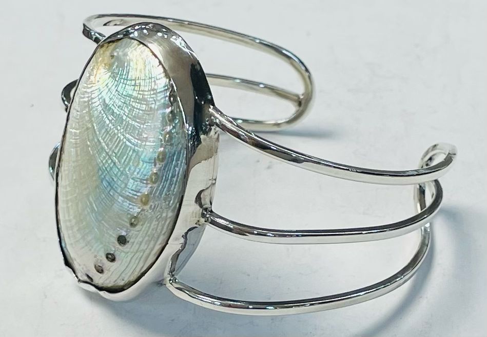 Brazalete con Concha Madre Perla en Plata Ley 925, vista frontal