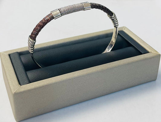 Sello de ley en el interior del brazalete en plata ley 925