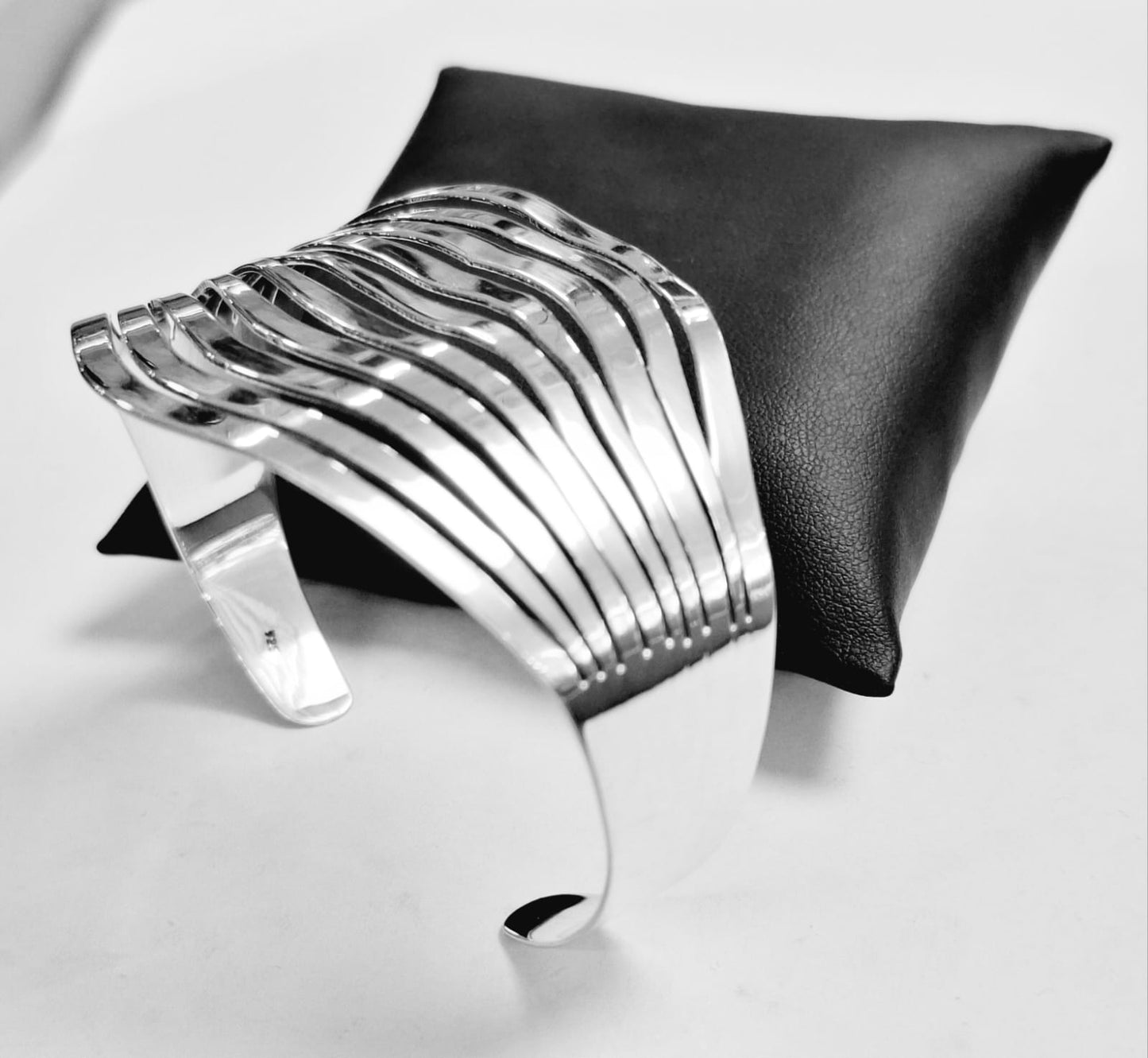 Brazalete en Plata Ley 925, sello de autenticidad Plata Ley .925