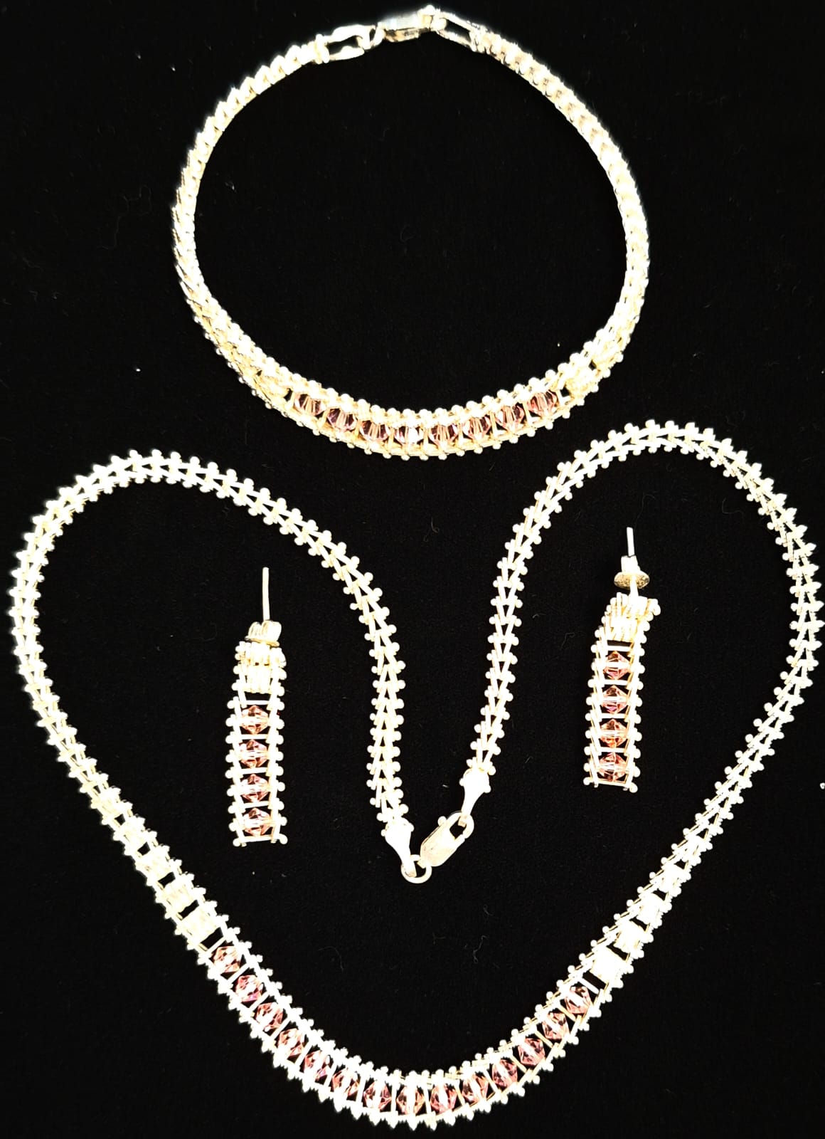 Sello de ley en el interior del set de collar con incrustaciones en plata ley 925