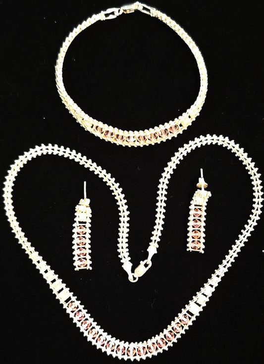 Sello de ley en el interior del set de collar con incrustaciones en plata ley 925