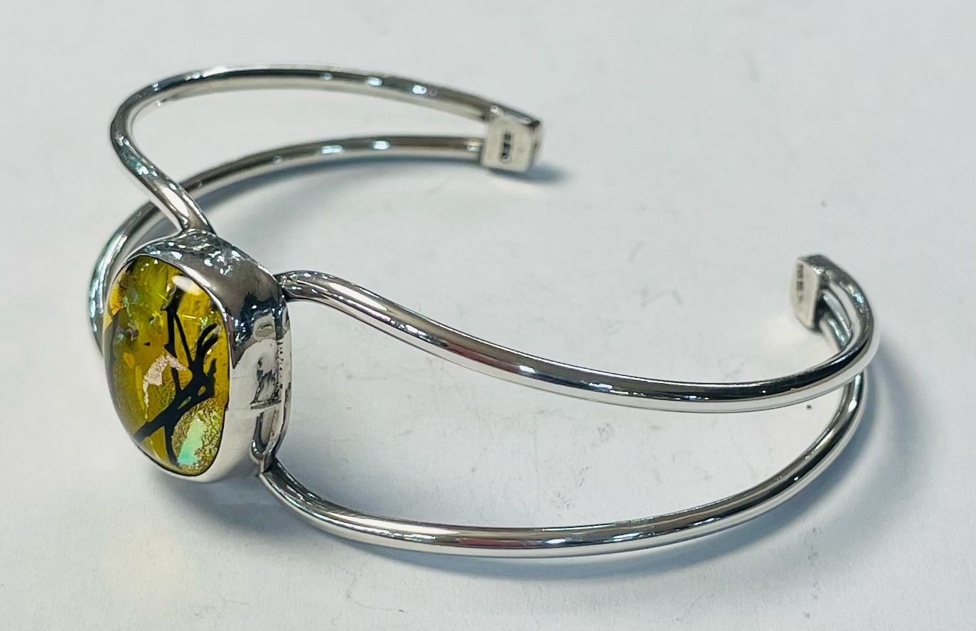 Brazalete con Dicroico en Plata Ley 925, vista frontal