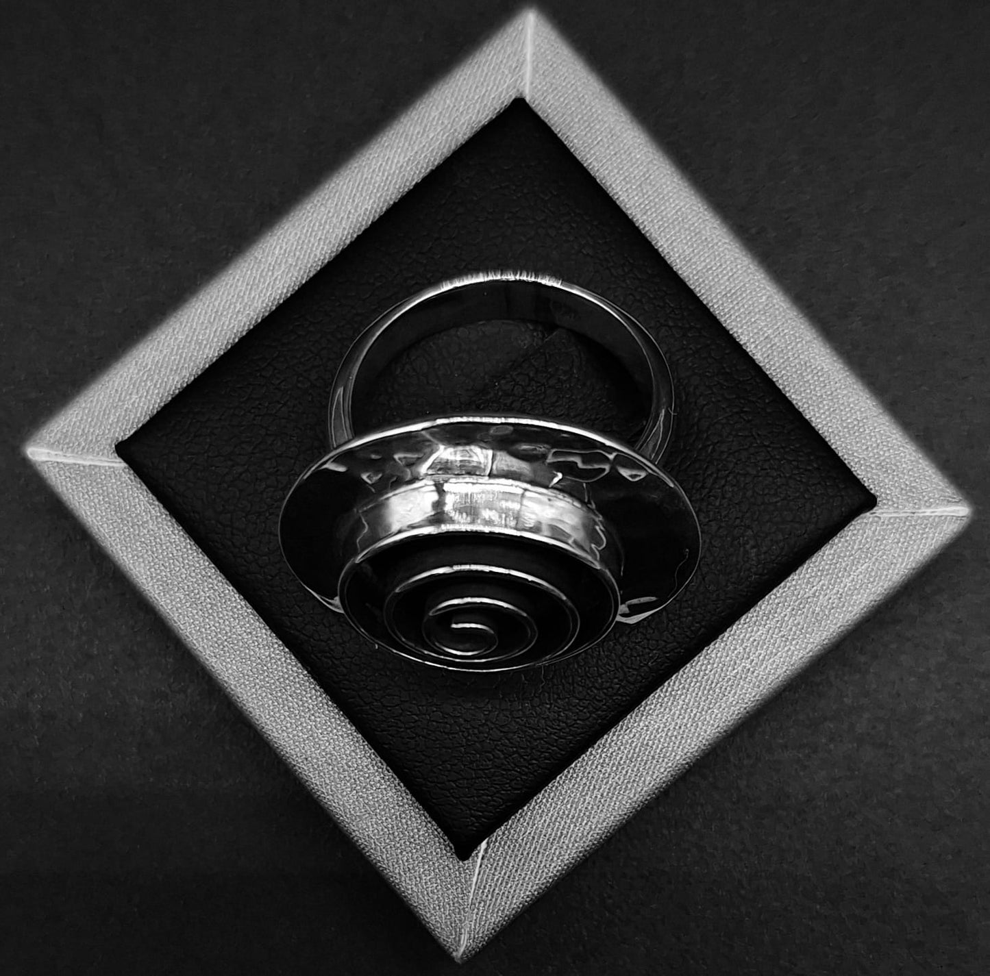Anillo Plata Ley 925 , Laberinto, sello de autenticidad Plata Ley .925