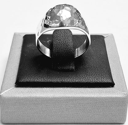 Sello de ley en el interior del anillo martillado en plata ley 925