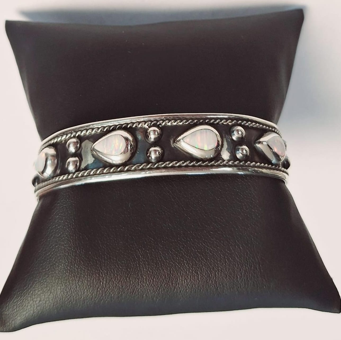 Brazalete con Opalo en Plata Ley 925, vista frontal