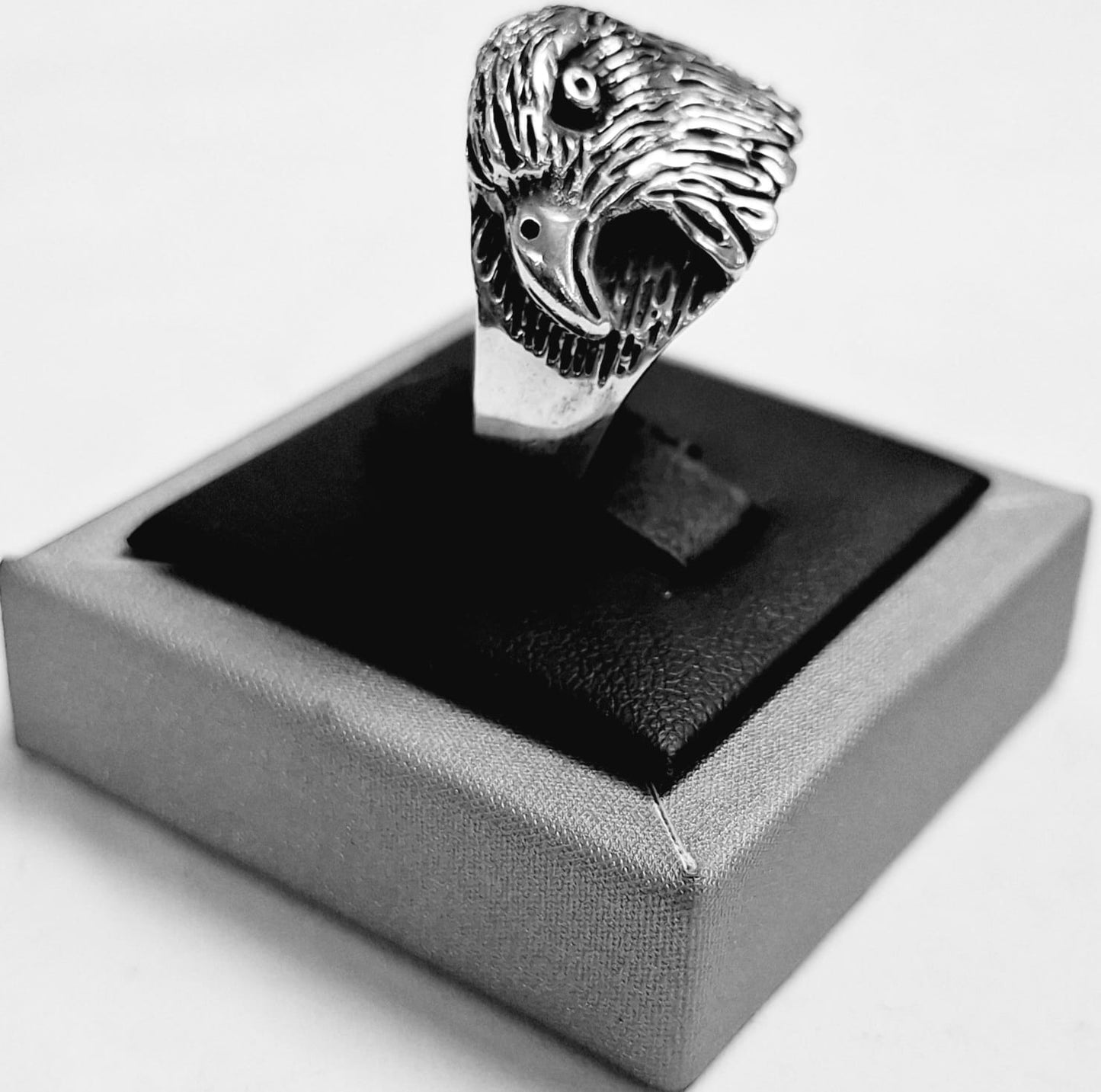 Anillo Cabeza de Águila en Plata Ley 950, sello de autenticidad Plata Ley .925
