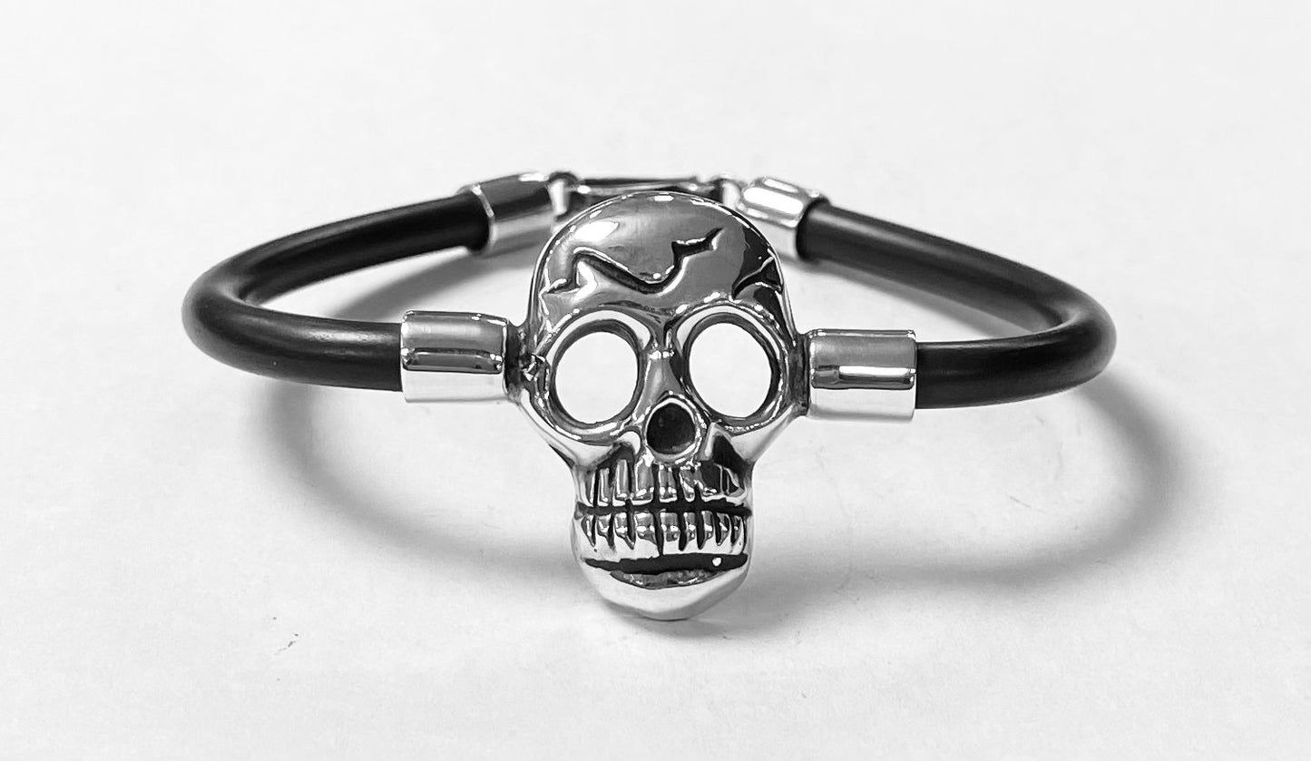 Sello de ley en el interior del brazalete en plata ley 925 con caucho