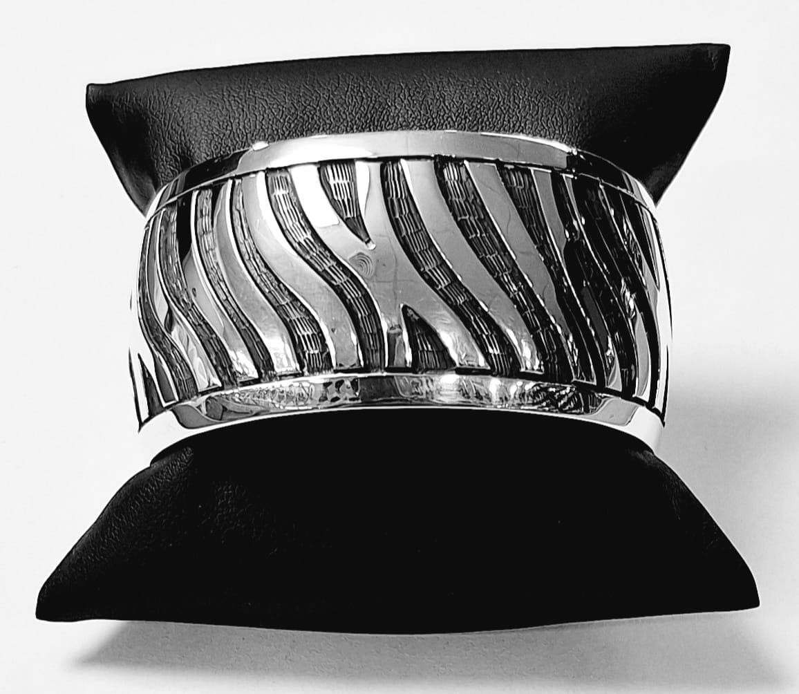 Brazalete en Plata Ley 925, sello de autenticidad Plata Ley .925