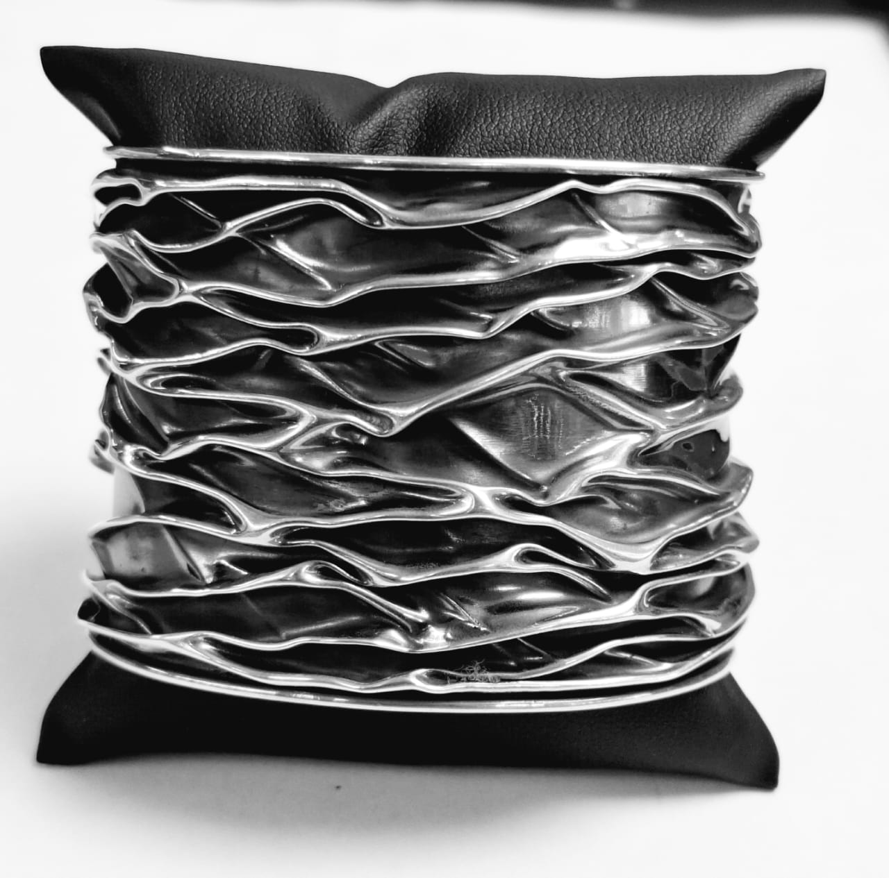Brazalete Corrugado en Plata Ley 925, vista frontal