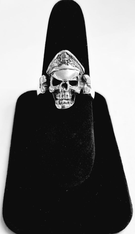 Sello de ley en el interior del anillo calavera en plata 925