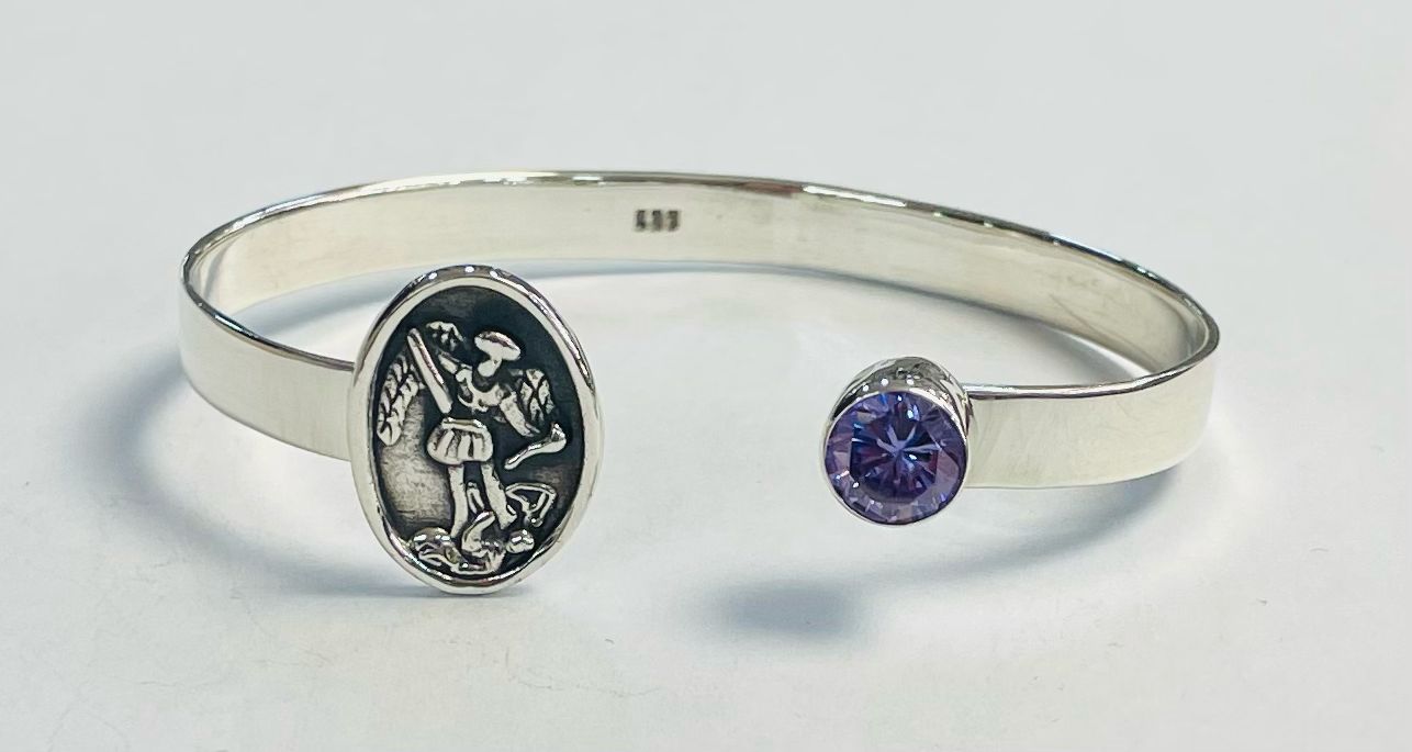 Sello de ley en el interior del brazalete en plata ley 925