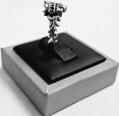 Anillo Calavera Rey en Plata Ley 925, vista frontal