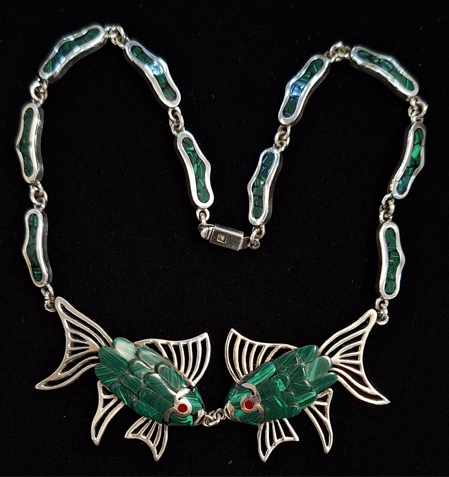 Sello de ley en el interior del collar vintage pescado con incrustacines en plata ley 950
