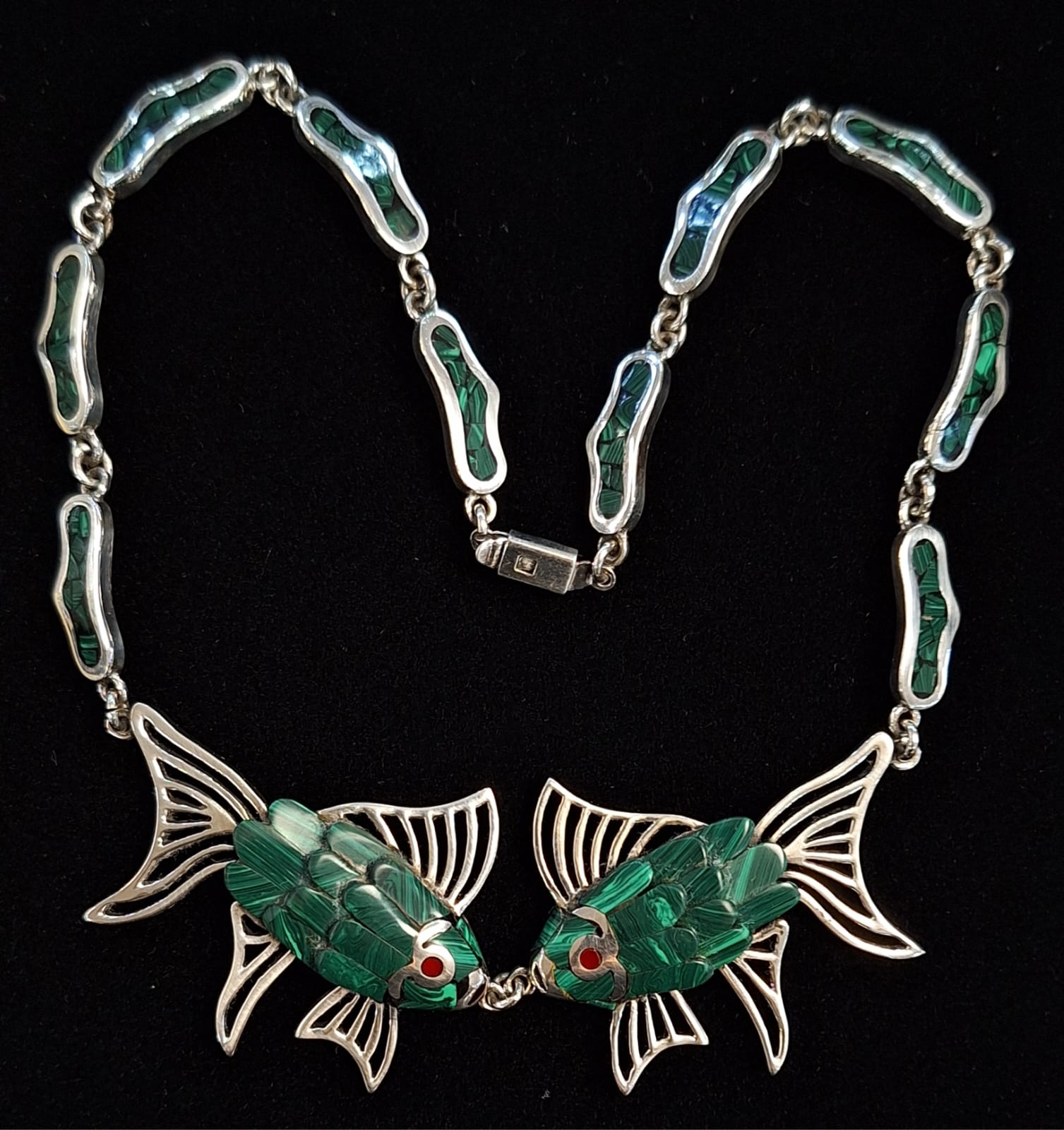Sello de ley en el interior del collar vintage pescado con incrustacines en plata ley 950