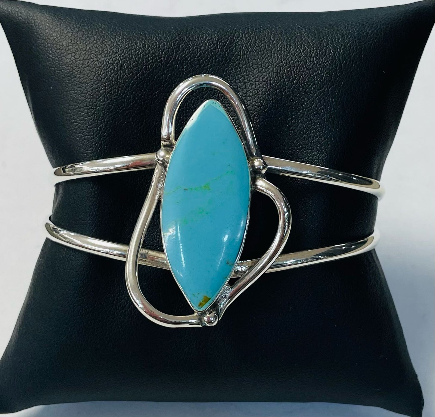 Brazalete con Turquesa en Plata Ley 925, sello de autenticidad Plata Ley .925