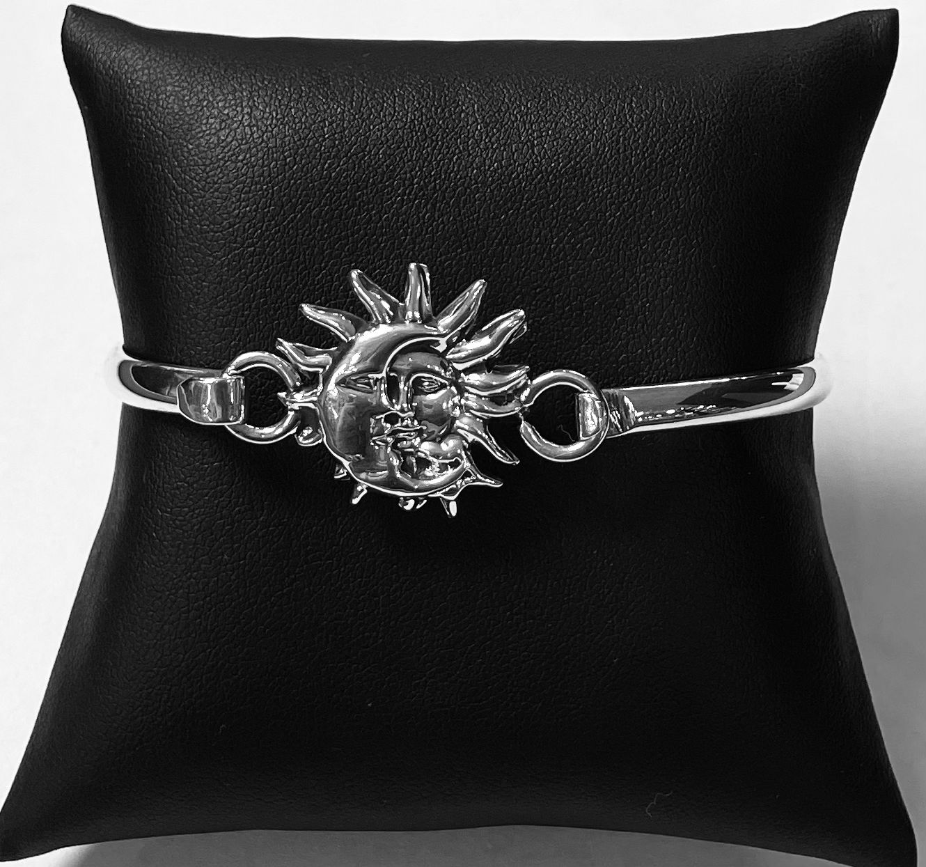 Brazalete Eclipse en Plata Ley 925, sello de autenticidad Plata Ley .925
