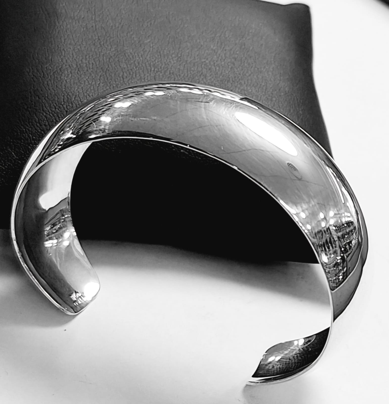 Brazalete en Plata Ley 925, sello de autenticidad Plata Ley .925