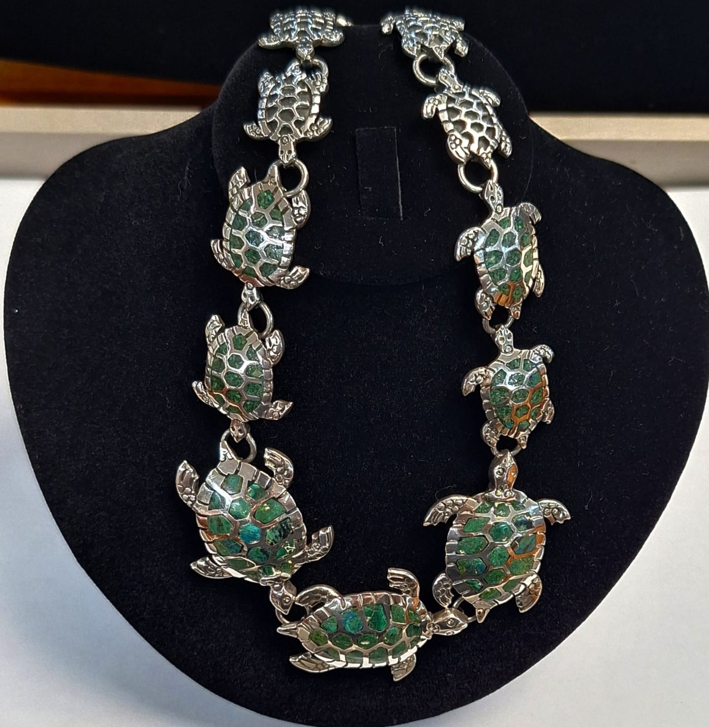 Collar con Incrustaciones de Malaquita en Plata Ley 925, sello de autenticidad Plata Ley .925