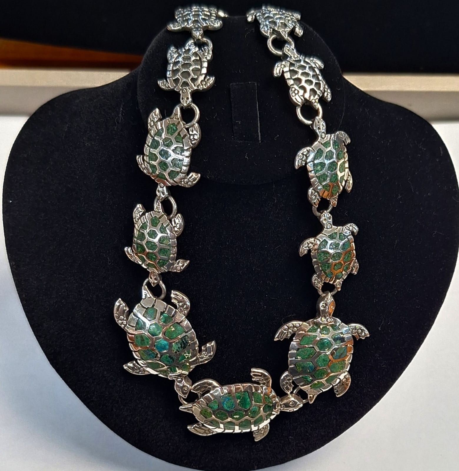 Collar con Incrustaciones de Malaquita en Plata Ley 925, sello de autenticidad Plata Ley .925