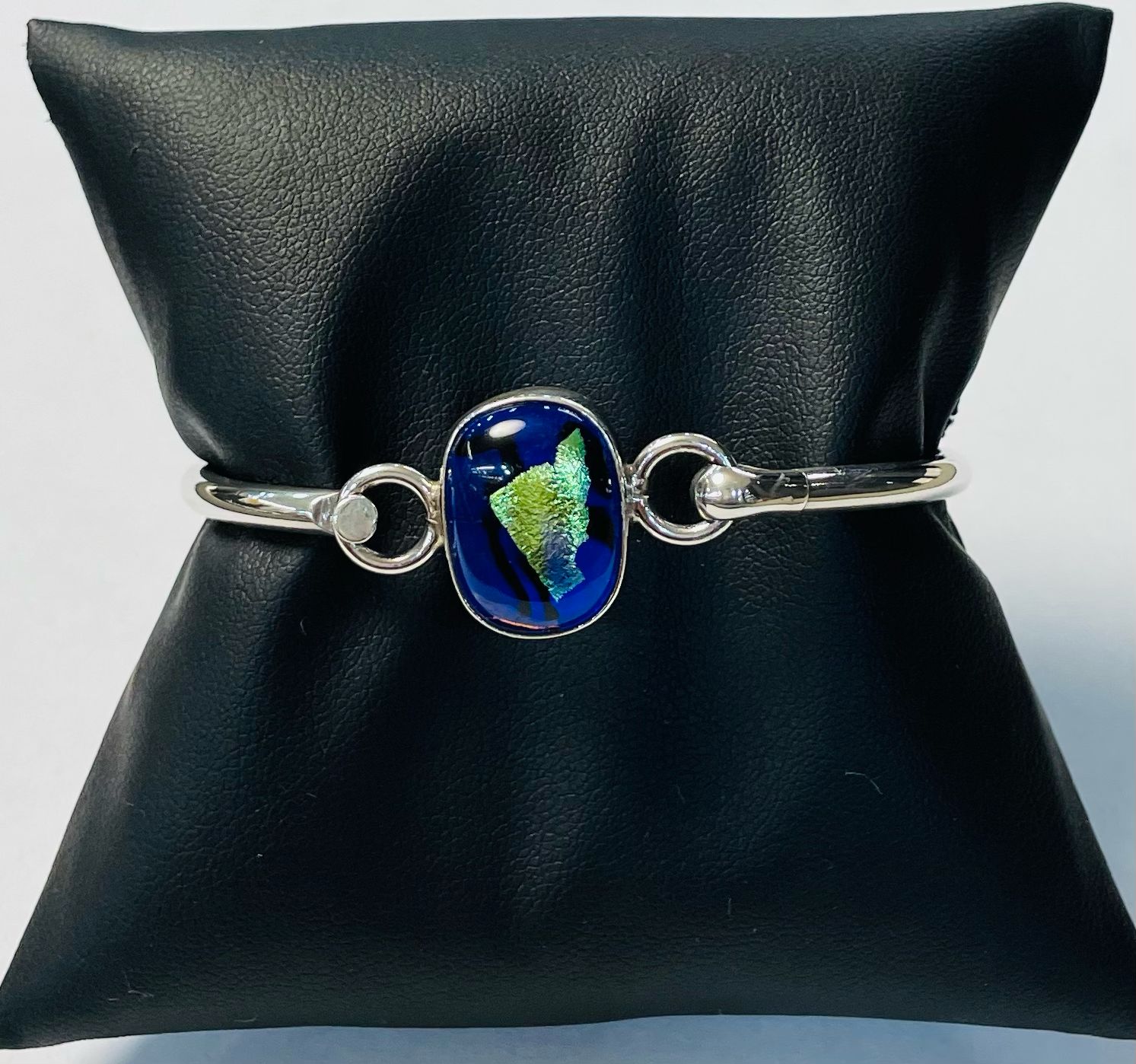 Brazalete con Dicroico en Plata Ley 925, sello de autenticidad Plata Ley .925