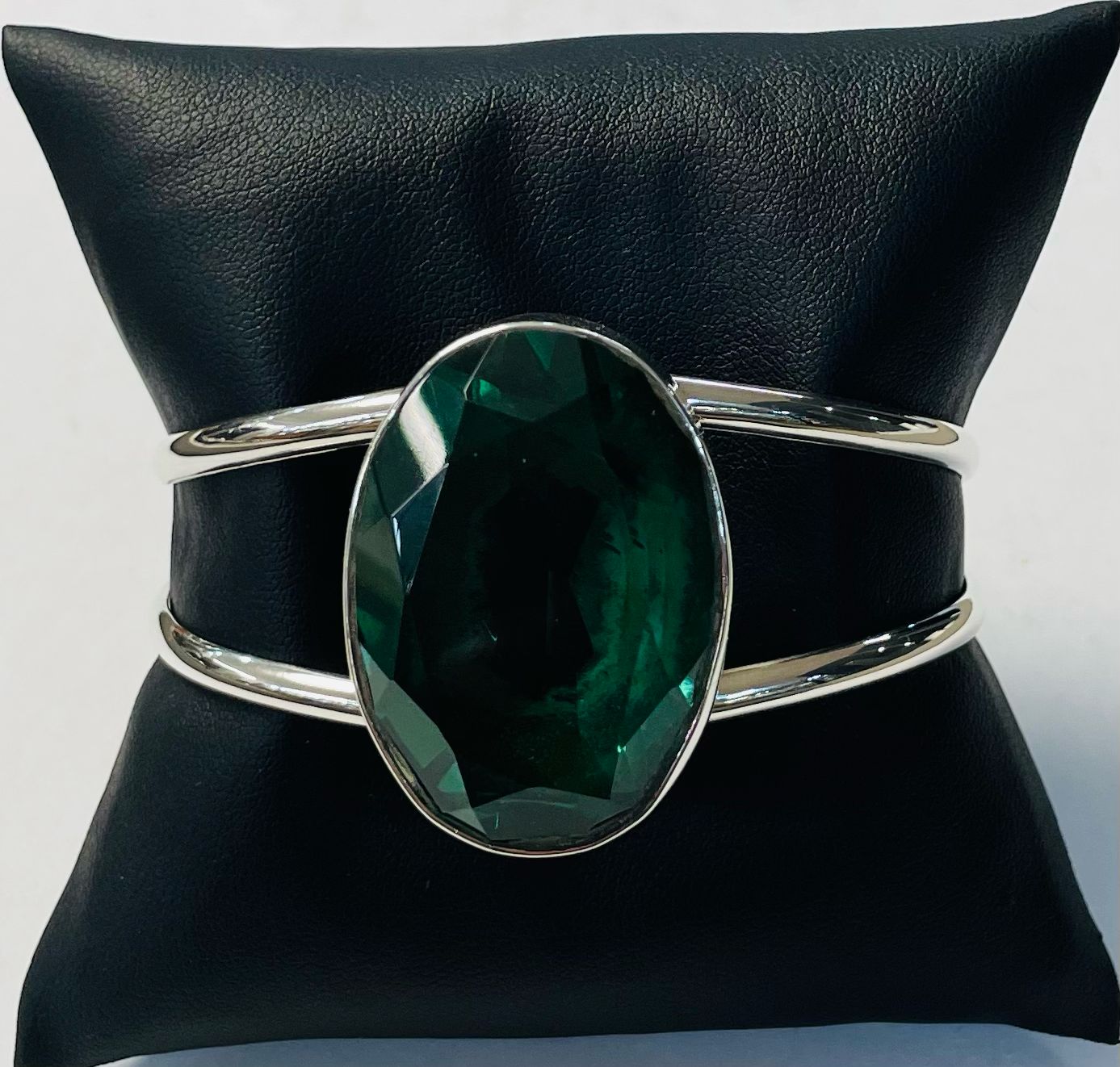 Brazalete con Circonia en Plata Ley 925, sello de autenticidad Plata Ley .925