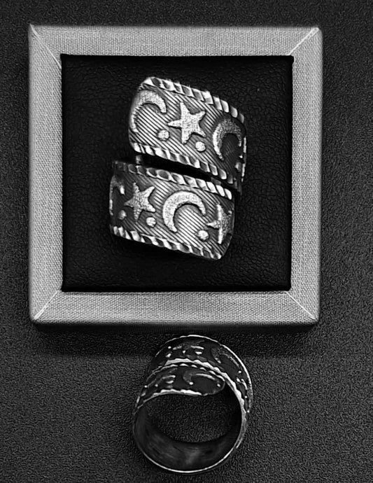 Sello de ley en el interior del anillo plata ley 925 , lunar