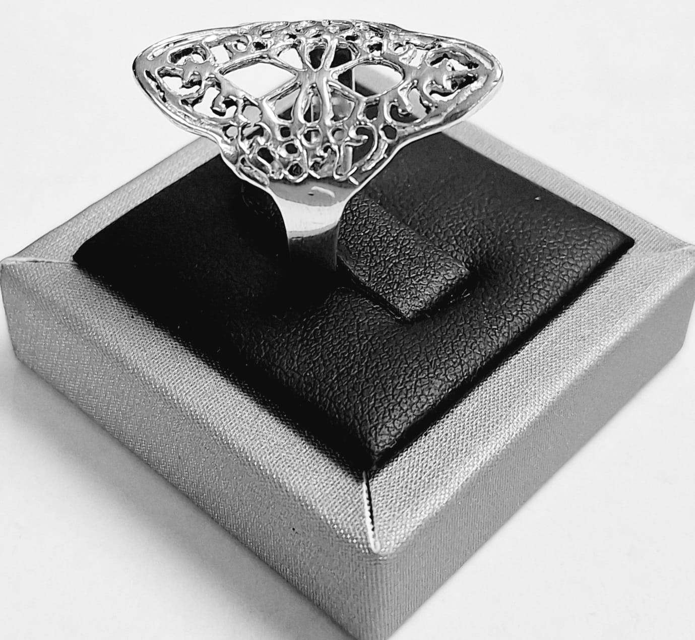 Anillo Calado en Plata Ley 925, sello de autenticidad Plata Ley .925
