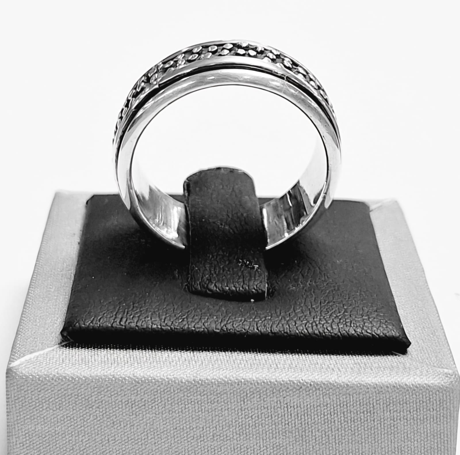 Sello de ley en el interior del anillo anti ansiedad en plata ley 925