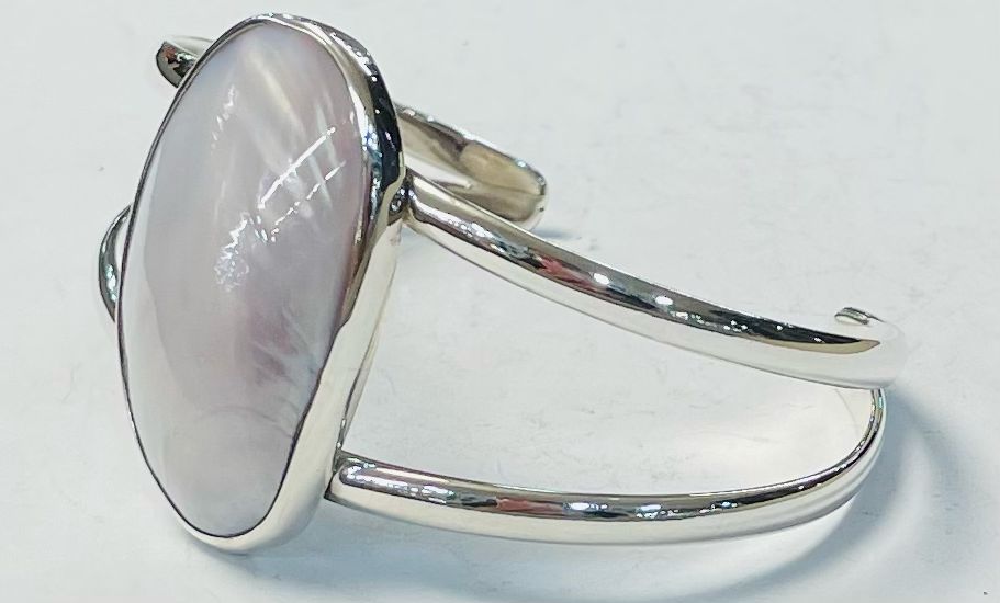 Brazalete con Madre Perla en Plata Ley 925, vista frontal