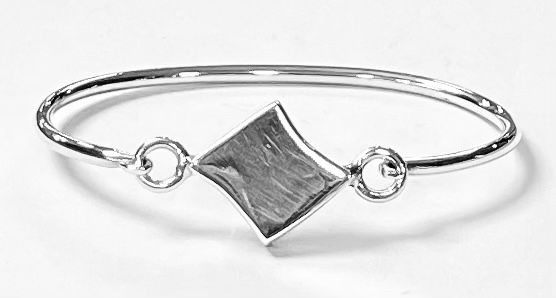 Sello de ley en el interior del brazalete en plata ley 925