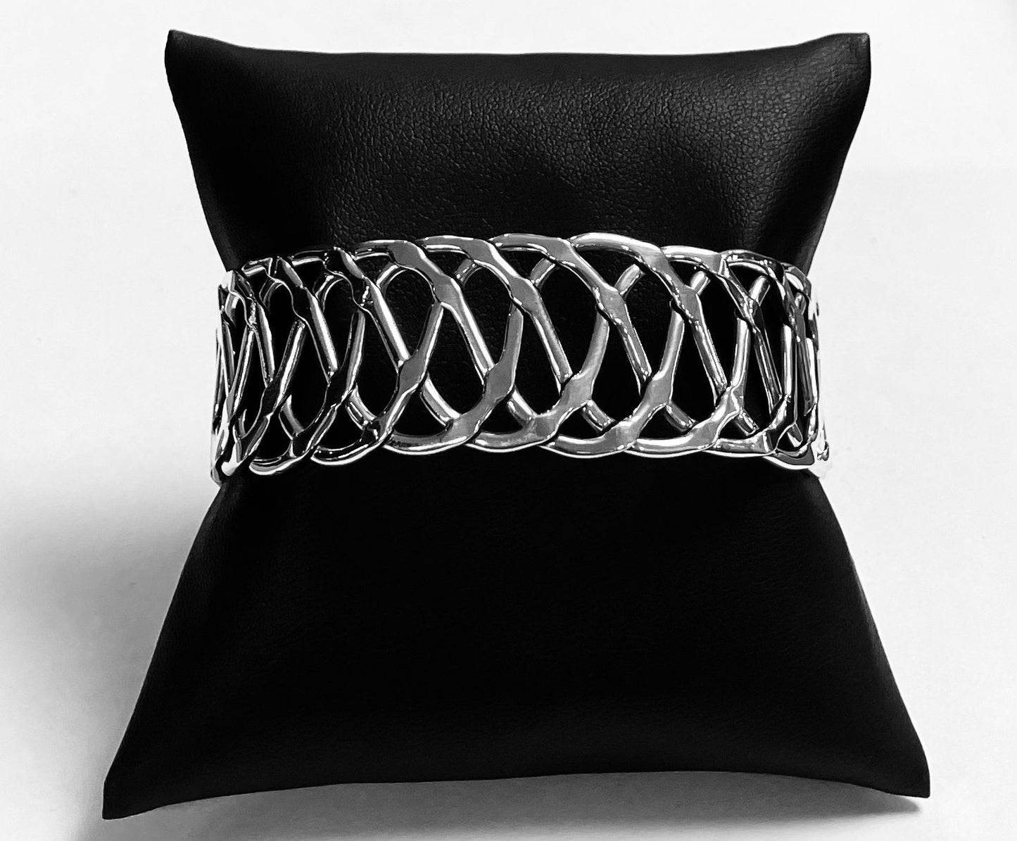 Brazalete en Plata Ley 925, sello de autenticidad Plata Ley .925