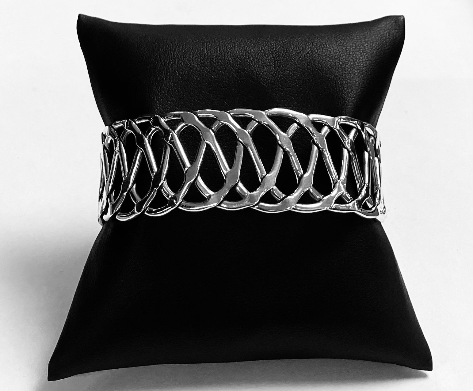 Brazalete en Plata Ley 925, sello de autenticidad Plata Ley .925