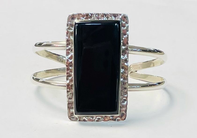 Sello de ley en el interior del brazalete en plata ley 925 con obsidiana