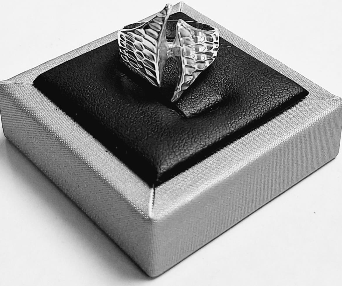Anillo Diamantada en Plata Ley 925, sello de autenticidad Plata Ley .925