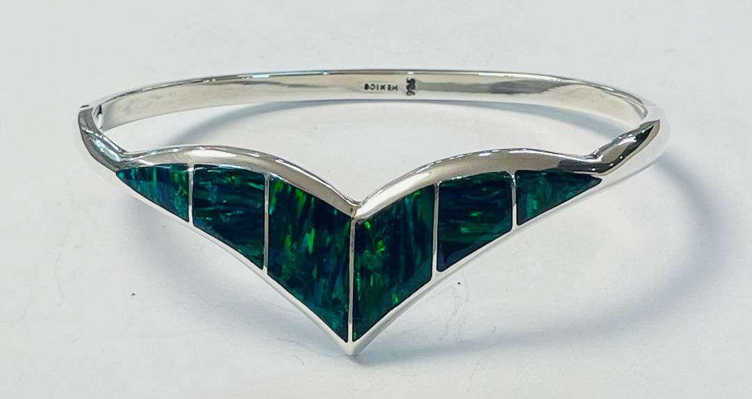 Sello de ley en el interior del brazalete con opalo en plata ley 925