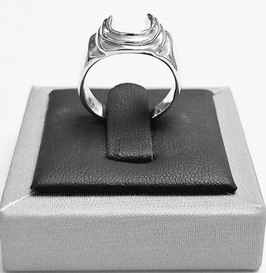 Sello de ley en el interior del anillo de herradura en plata ley 925