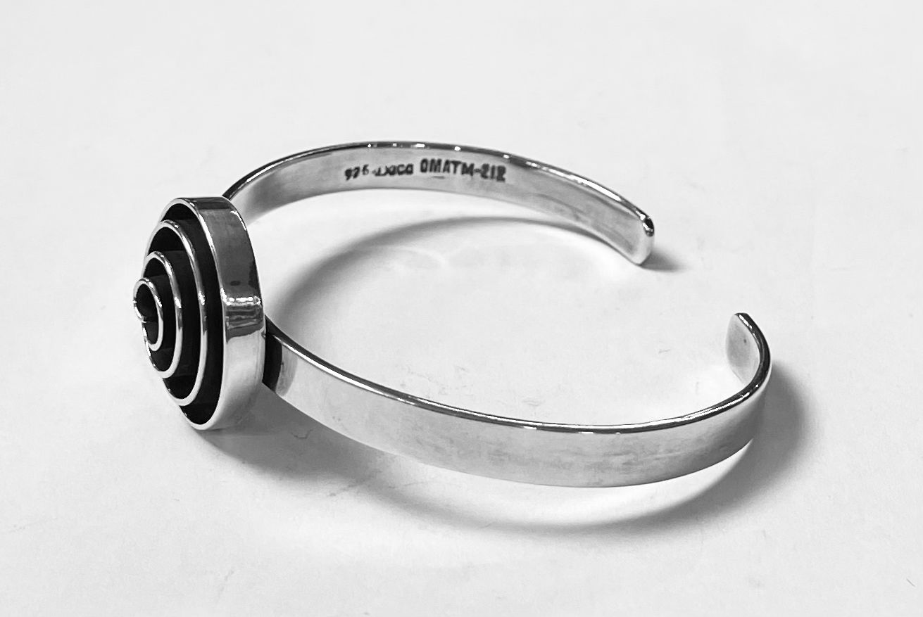 Brazalete en Plata Ley 925, sello de autenticidad Plata Ley .925