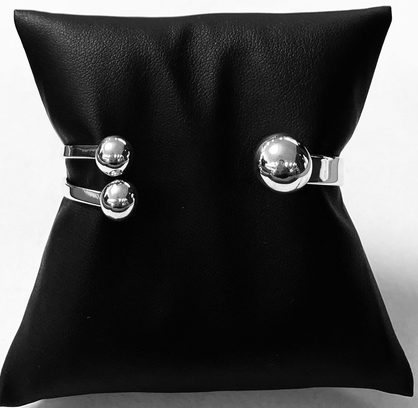 Brazalete en Plata Ley 925, sello de autenticidad Plata Ley .925