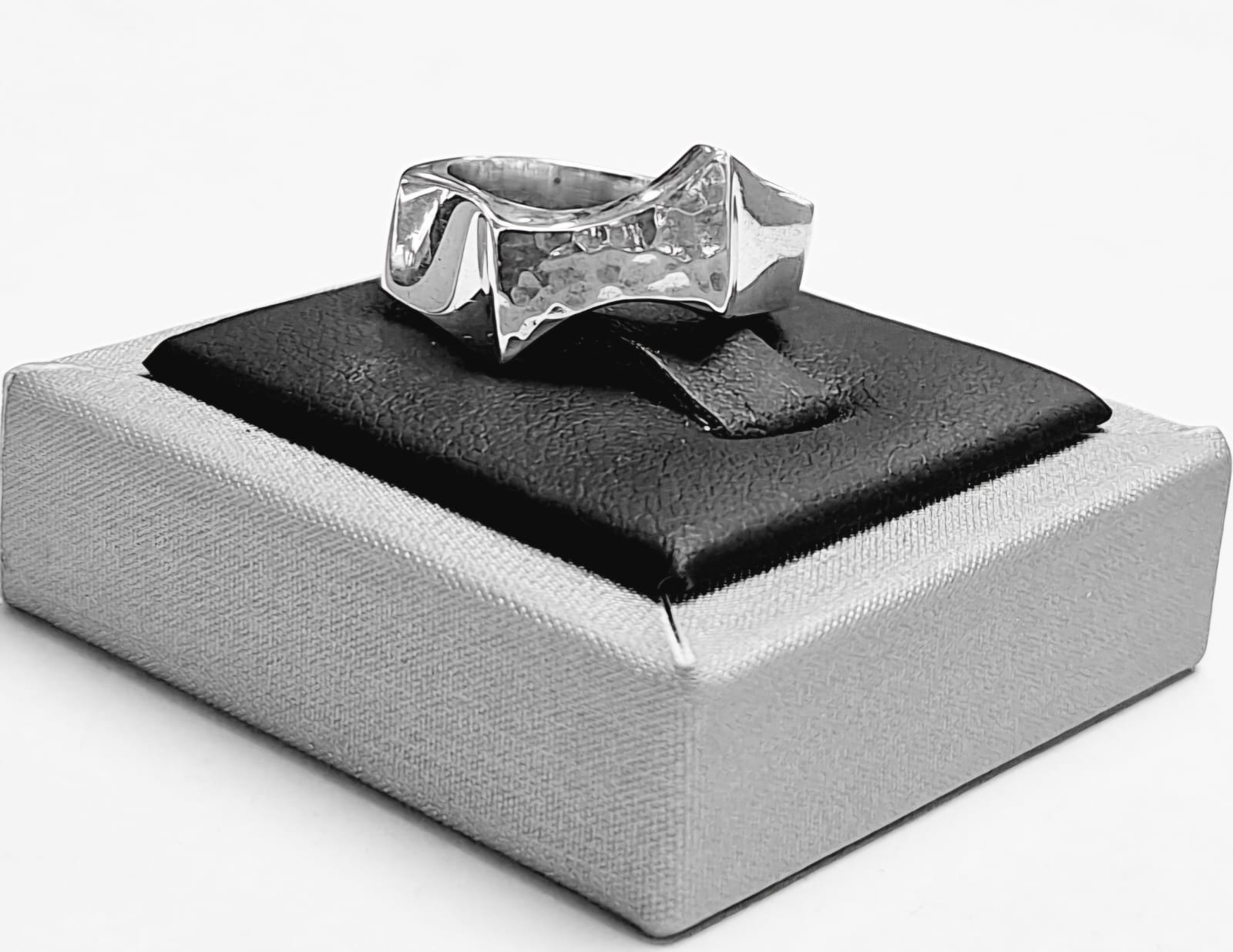 Anillo en Plata Ley 925, sello de autenticidad Plata Ley .925