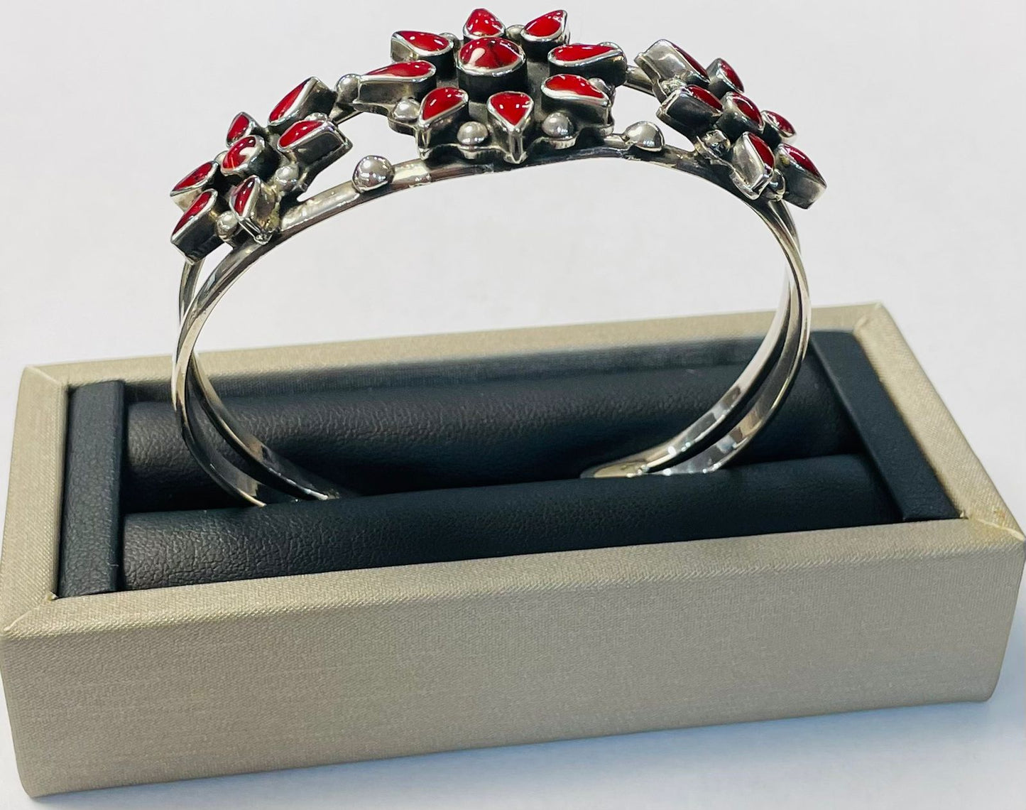 Brazalete en Plata 925 con Coral, vista frontal