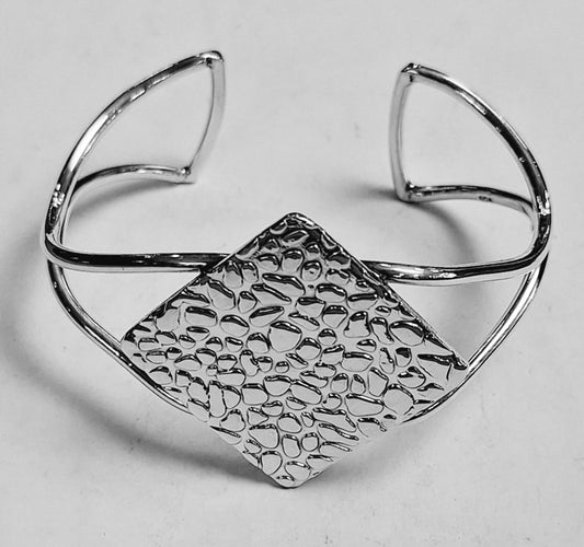 Sello de ley en el interior del brazalete en plata ley 925