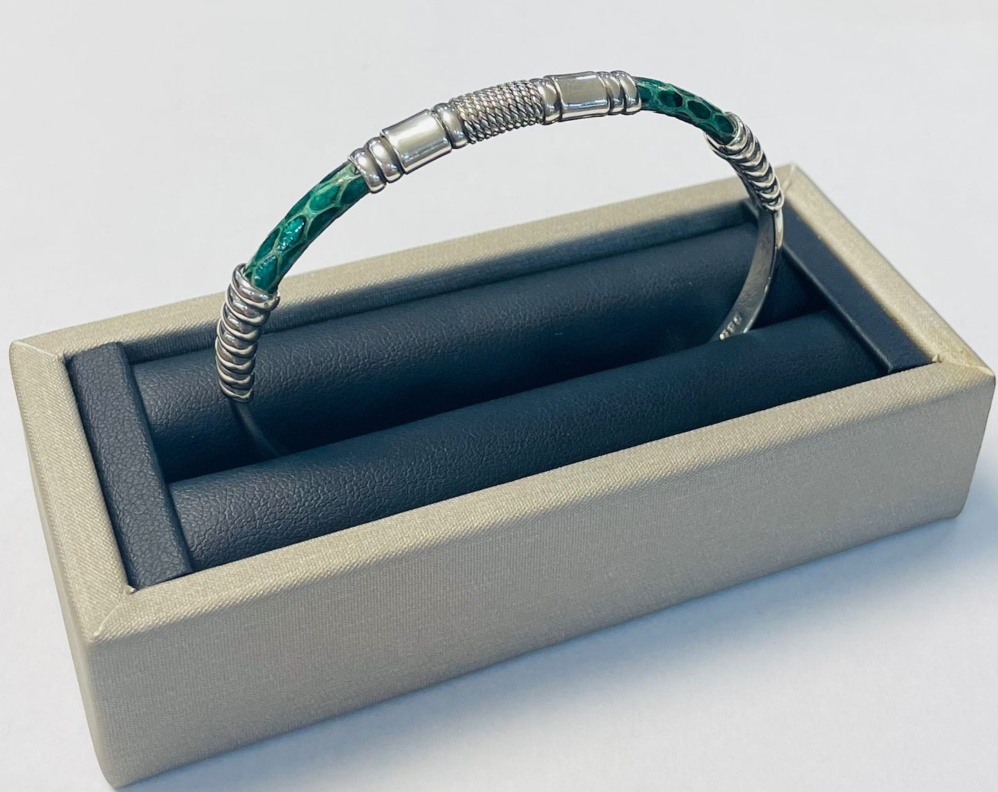 Brazalete en Plata Ley 925, vista frontal