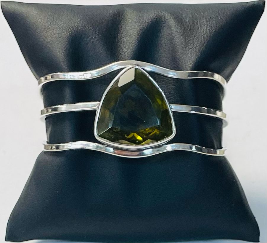 Brazalete con Circinia en Plata Ley 925, sello de autenticidad Plata Ley .925