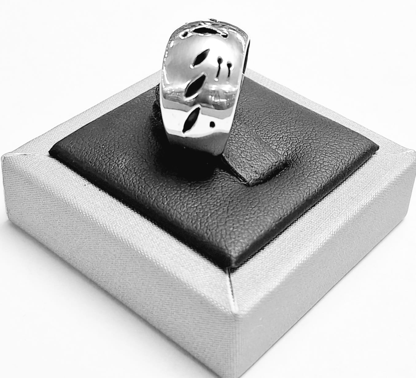 Anillo en Plata Ley 925, sello de autenticidad Plata Ley .925