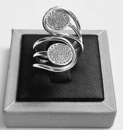 Sello de ley en el interior del anillo de dos calendario azteca en plata ley 925