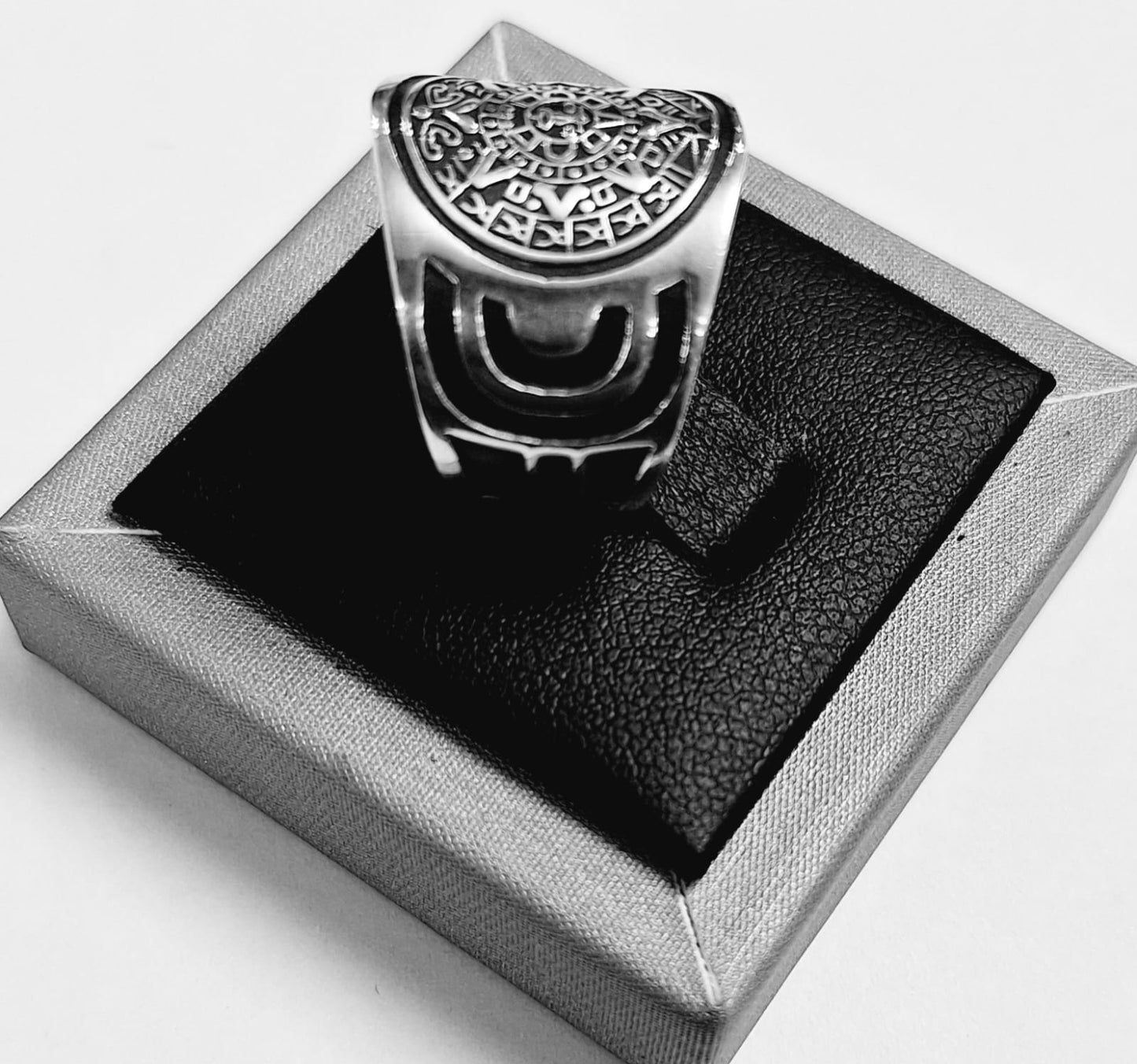 Anillo Calendario Azteca en Plata Ley 925, sello de autenticidad Plata Ley .925